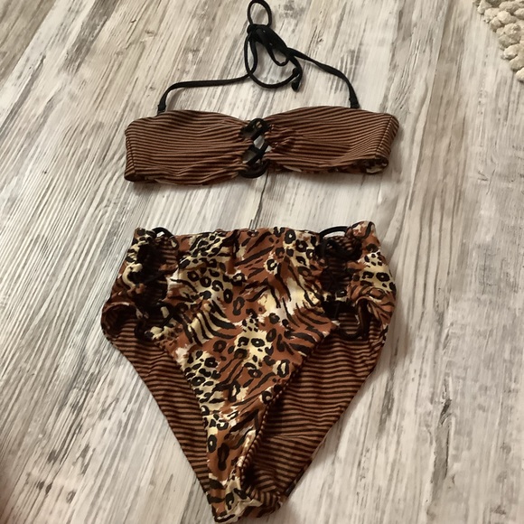 Volcom high cut reversible effect bikini Animal print / stripes ( 6 ) Ve… - Picture 8 of 11